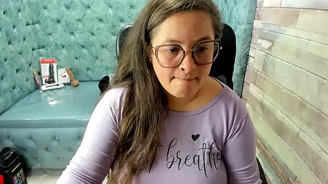 Sarah_Boobs_ live cam on StripChat