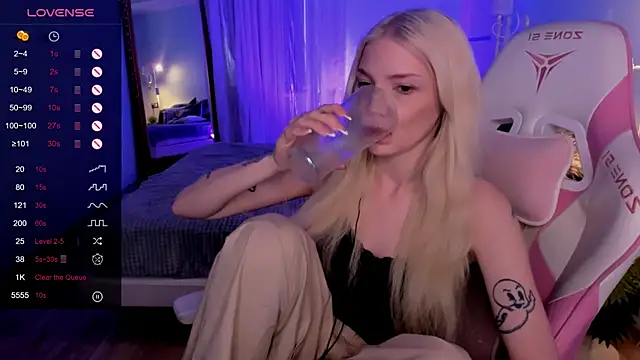 AnyaTaylor_ webcam