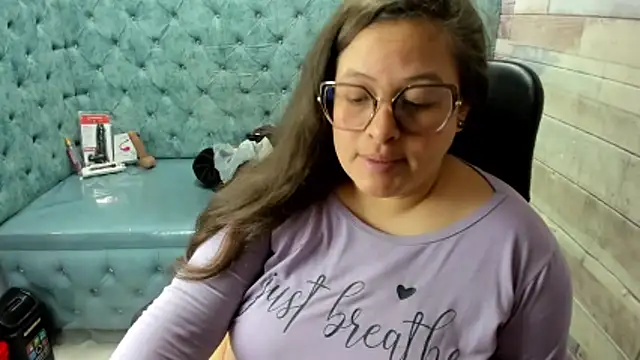 Sarah_Boobs_ live cam on StripChat