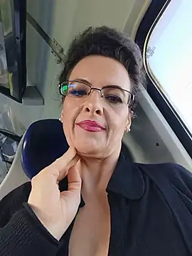 rebeccanoble (F milf) - Vibe my pussy hard🥵🥵 in train 5 minctr