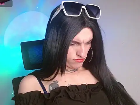 Scarlett_crastrawberry live cam on StripChat