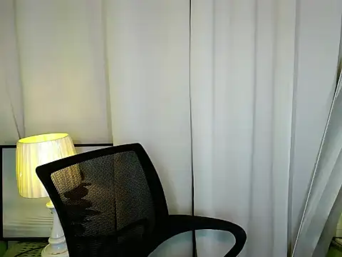 TsCyra_foxxx live cam on StripChat