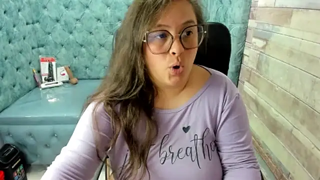 Sarah_Boobs_ live cam on StripChat