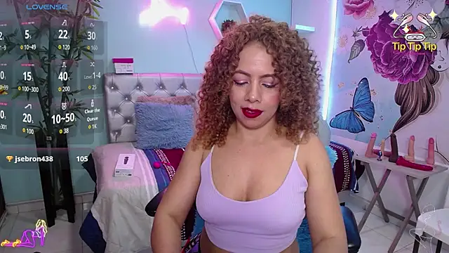 thalia_mills19 live cam on StripChat