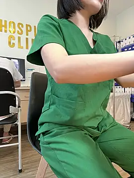 secretly_masturbating live cam on StripChat