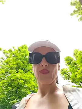 RebeccaNoble live cam on StripChat