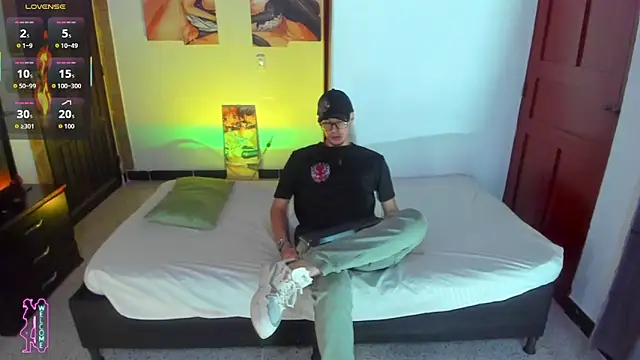 Vlad__night live cam on StripChat