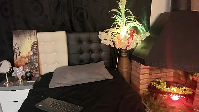 Vicky_Angeel live cam on StripChat