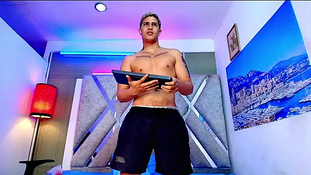 dominic_connor live cam on StripChat