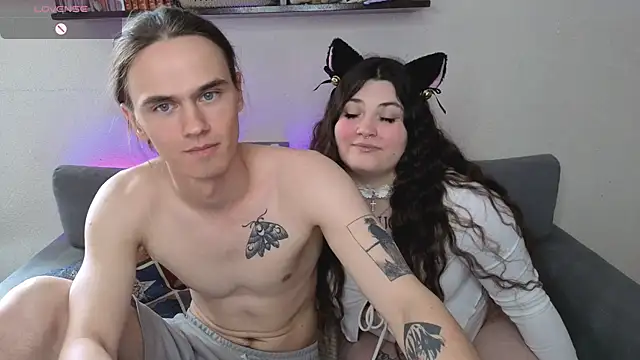 _Sweetie_Kitty_ live cam on StripChat