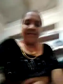 Loomaraj live cam on StripChat