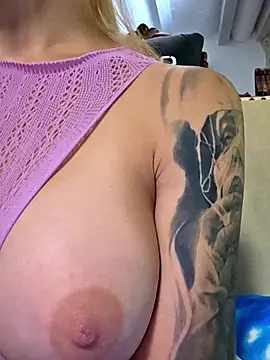 kylie_blck (F young) - Facesitting cam+1Pic
