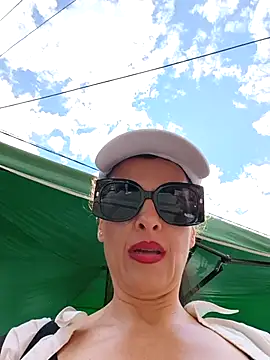 RebeccaNoble live cam on StripChat
