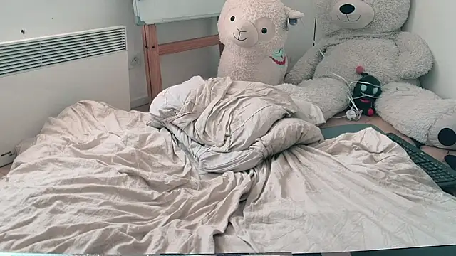 CeriseLapine live cam on StripChat