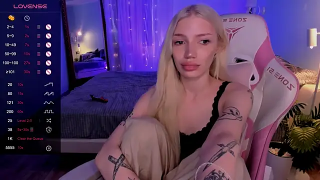 AnyaTaylor_ webcam