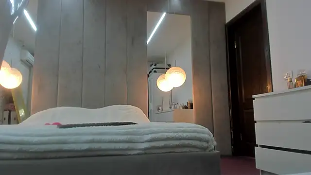 EmeraldKatt webcam
