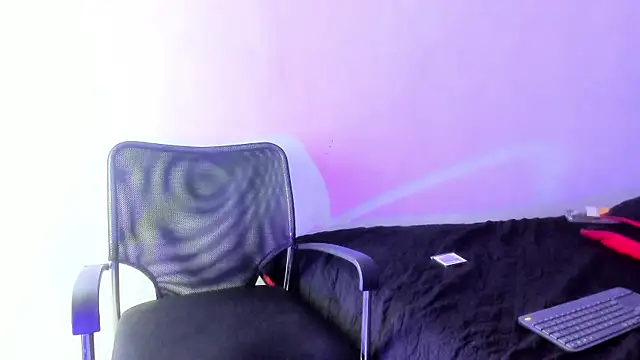 Adrian_Wolf live cam on StripChat