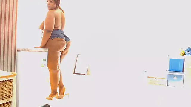 ROYALASS25 webcam