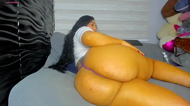 Pocahontas_d live cam on StripChat
