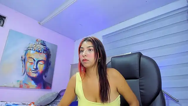 marilyn_luna live cam on StripChat