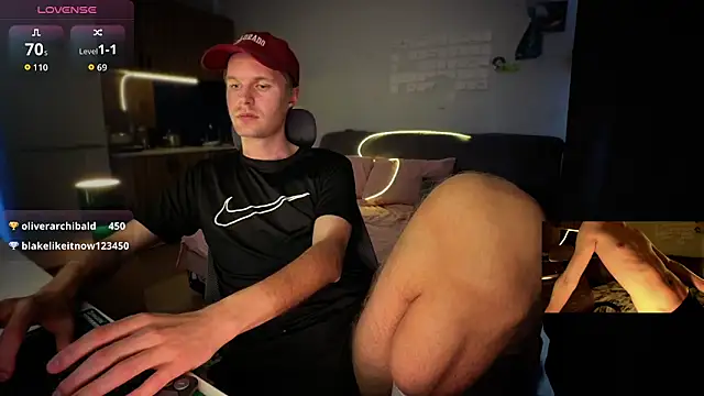 Leonnextdoor live cam on StripChat
