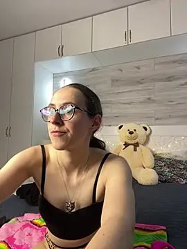 MartiniiSelenna live cam on StripChat