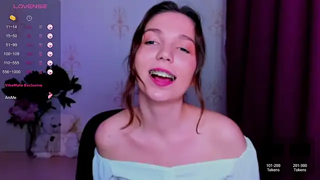 KindHazelHere_ live cam on StripChat
