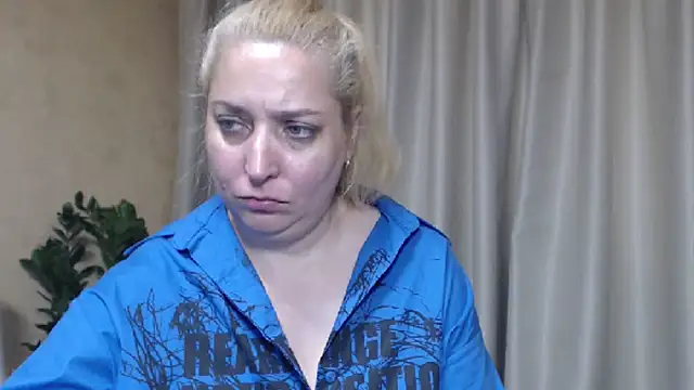 sweetpussy13 live cam on StripChat