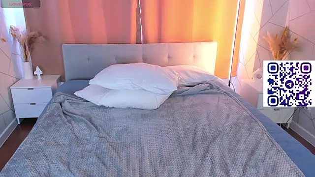 Tiffany-Grace live cam on StripChat