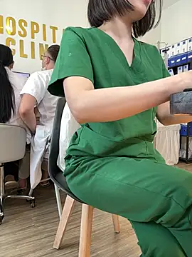 secretly_masturbating live cam on StripChat