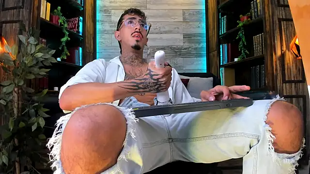 Donovan_Desmond live cam on StripChat