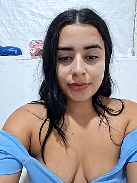 Maite_4 live cam on StripChat