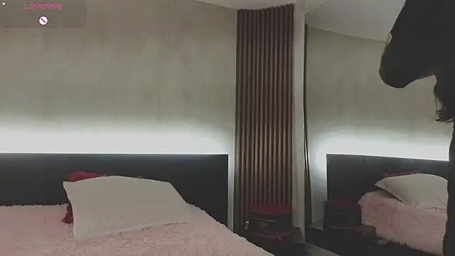 kimhilton_ webcam