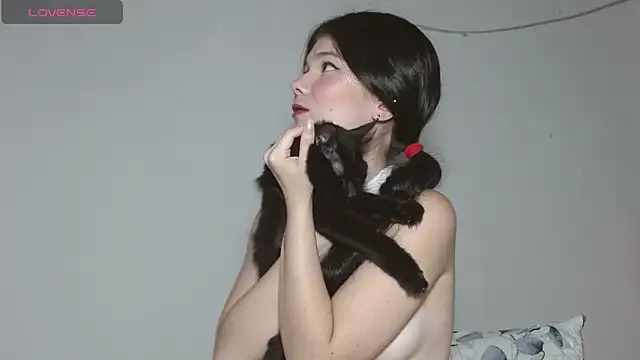 emily_littesweet live cam on StripChat