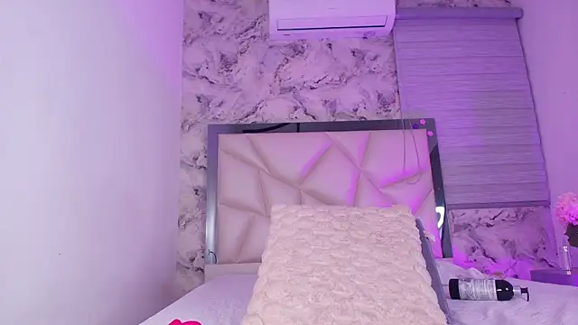 kendal_rossi live cam on StripChat