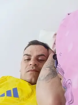 Edwin_Q live cam on StripChat