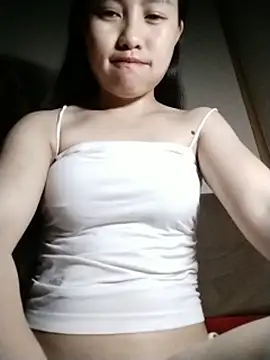 Cherry-squirtt live cam on StripChat