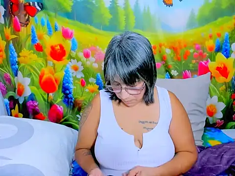indianroxy webcam