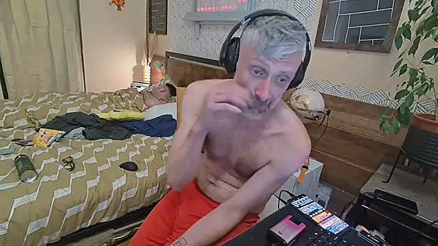 your-new-hoT-uncle webcam