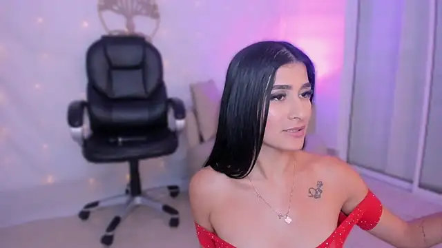 Ginni_charlotte live cam on StripChat