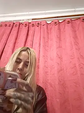 sofigirlgold live cam on StripChat