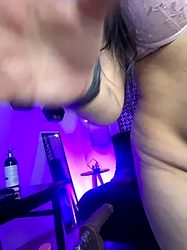 Amber_gold_ webcam