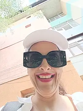 RebeccaNoble live cam on StripChat