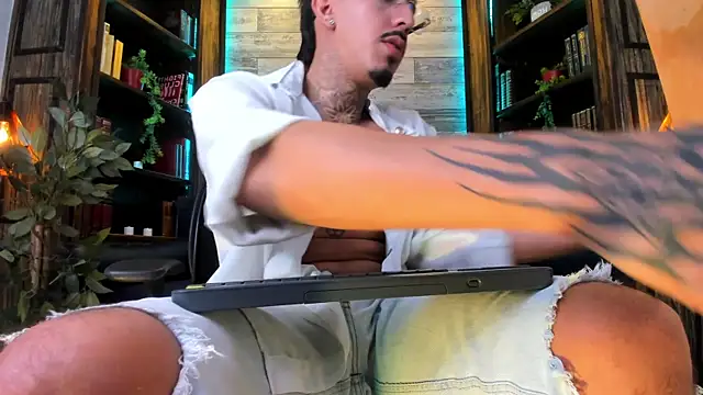 Donovan_Desmond webcam
