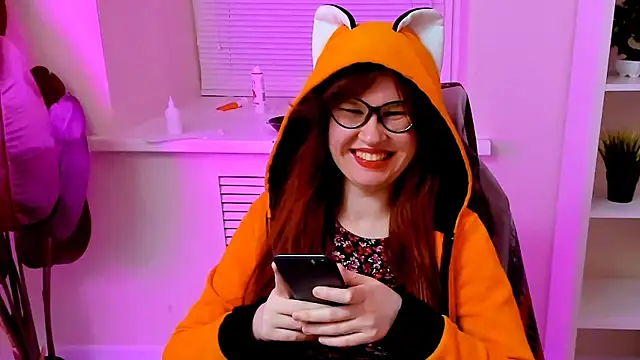 CarolGiggly live cam on StripChat