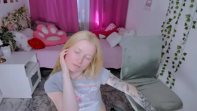 Laly_Peach webcam