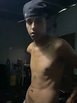 Aleexxx_2005 webcam