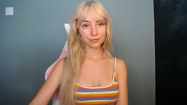 LuciaYoung webcam