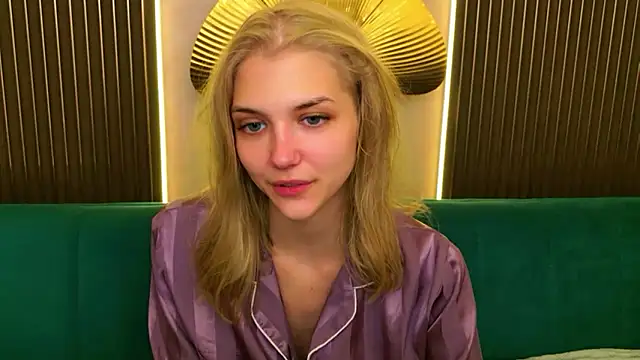 4example_Chloe webcam