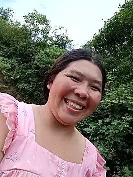 quynhkoolbae live cam on StripChat